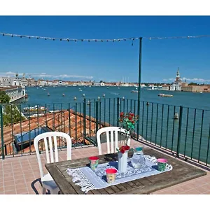 Mimi's Loft Apartment Venice